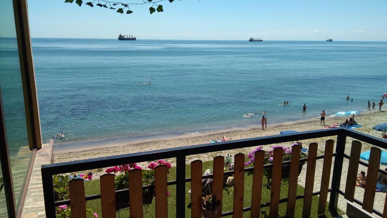 Hemingway Rooms In Happy Beach Варна Екстер'єр фото