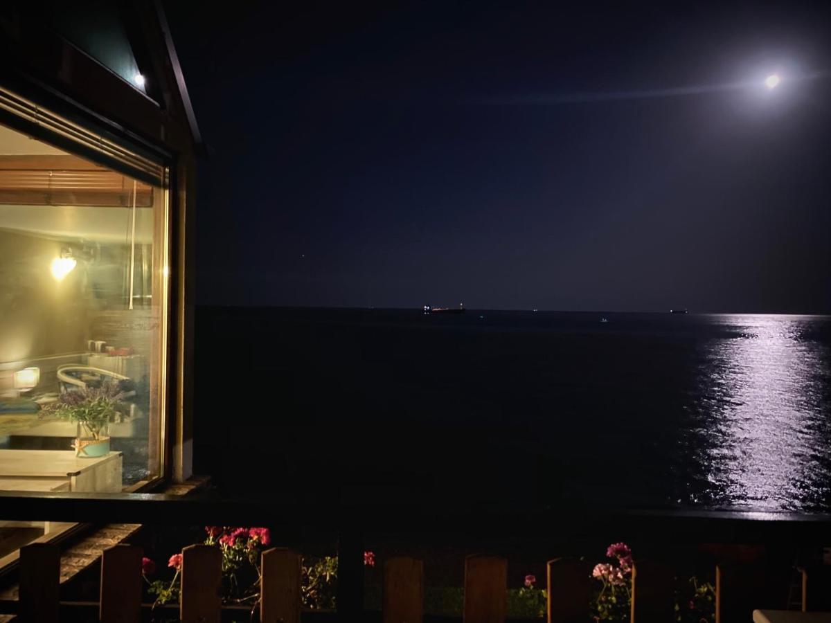 Hemingway Rooms In Happy Beach Варна Екстер'єр фото