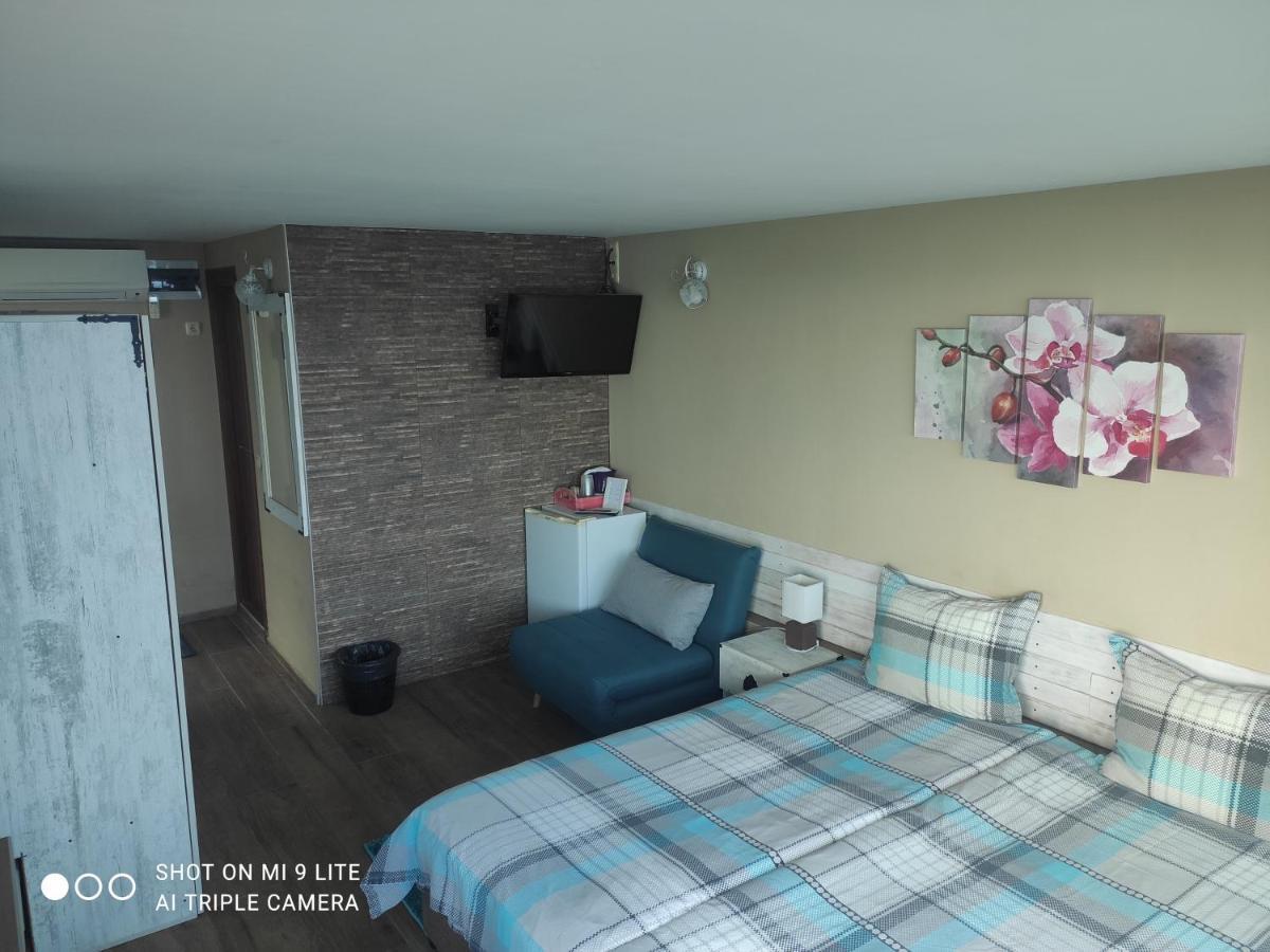 Hemingway Rooms In Happy Beach Варна Екстер'єр фото