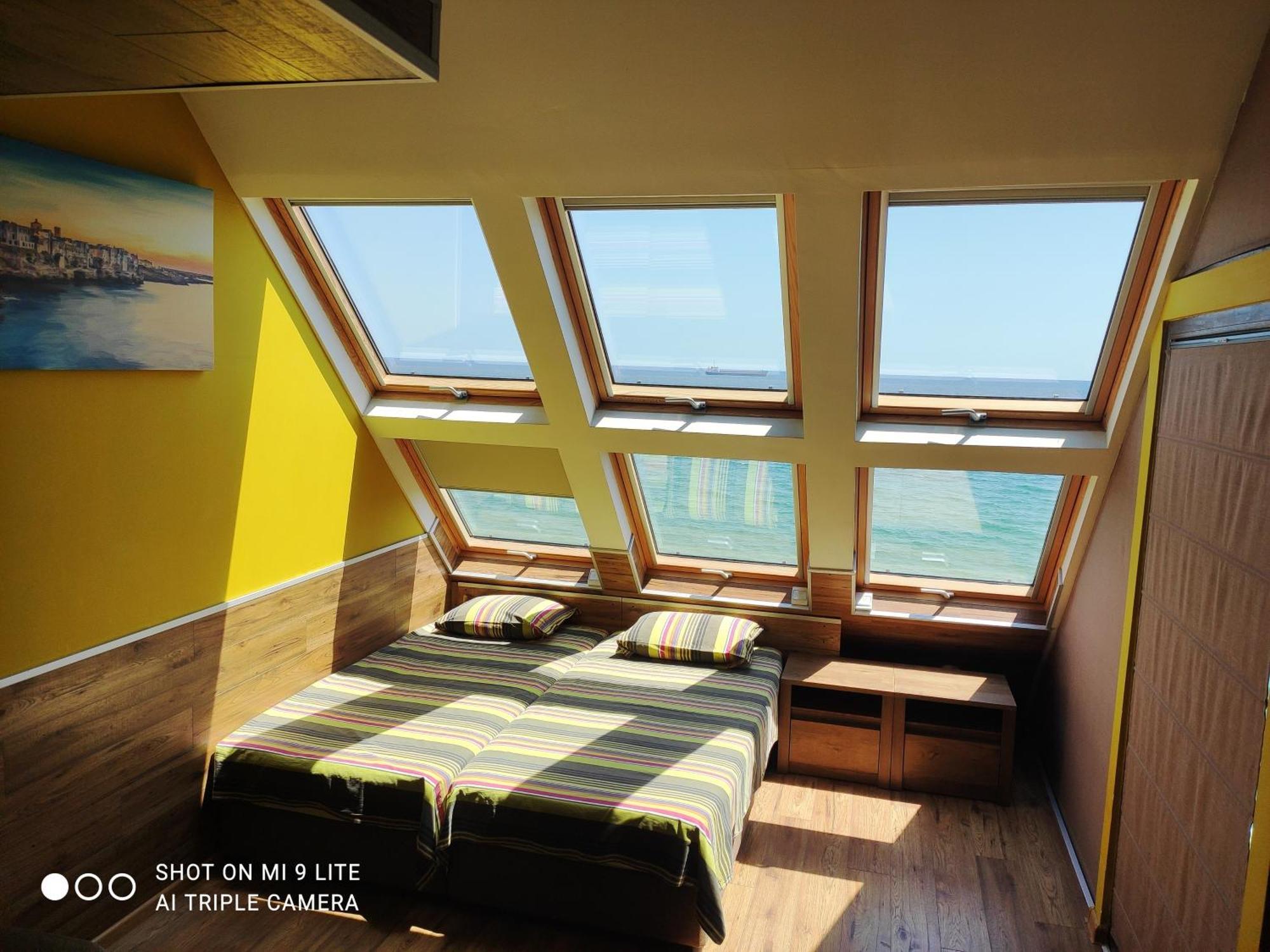 Hemingway Rooms In Happy Beach Варна Екстер'єр фото