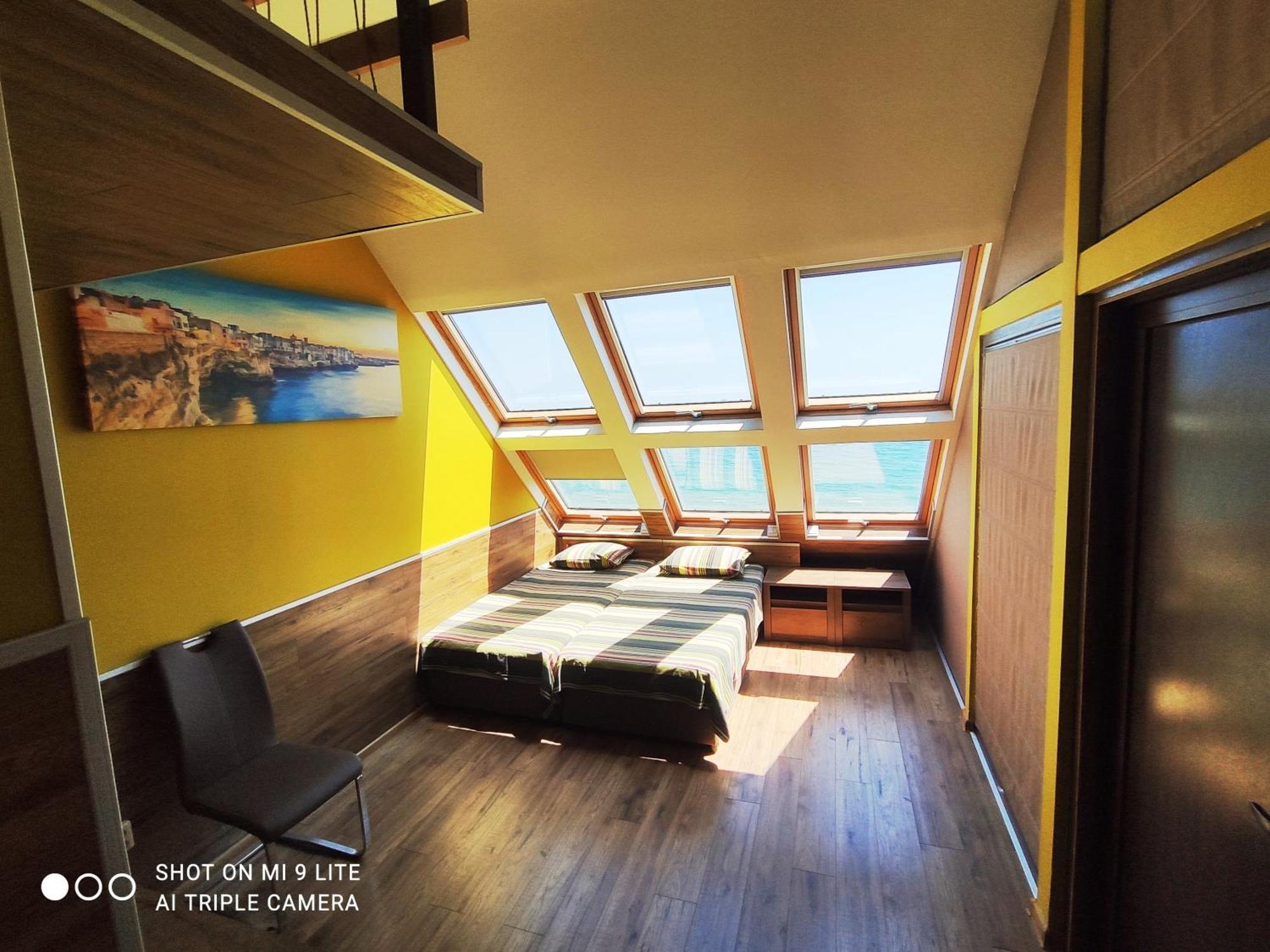 Hemingway Rooms In Happy Beach Варна Екстер'єр фото