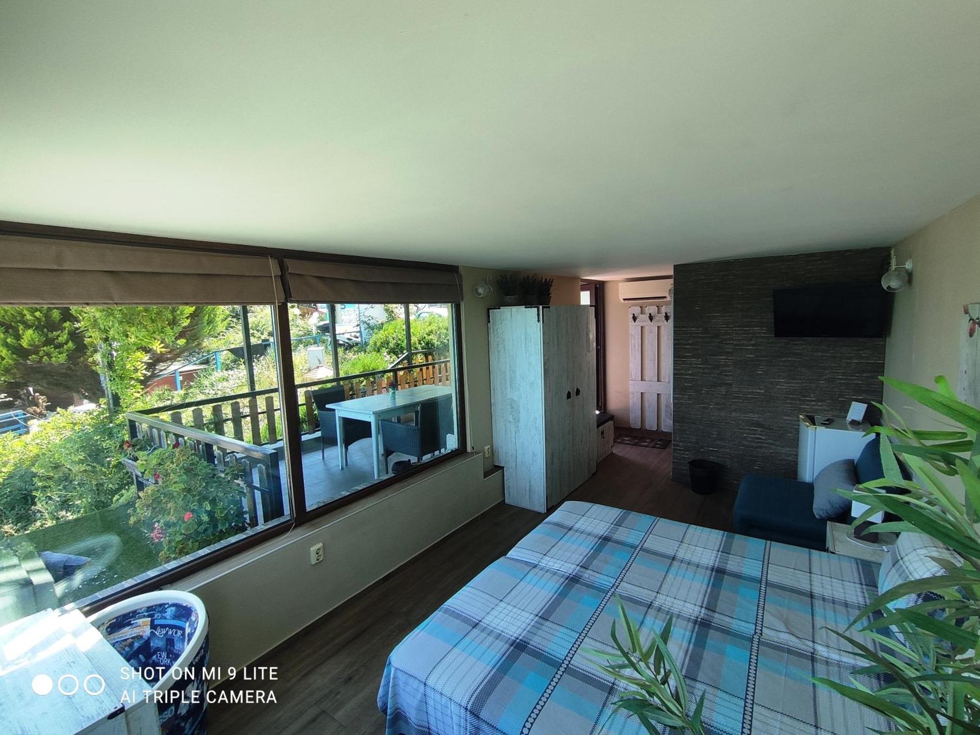 Hemingway Rooms In Happy Beach Варна Екстер'єр фото
