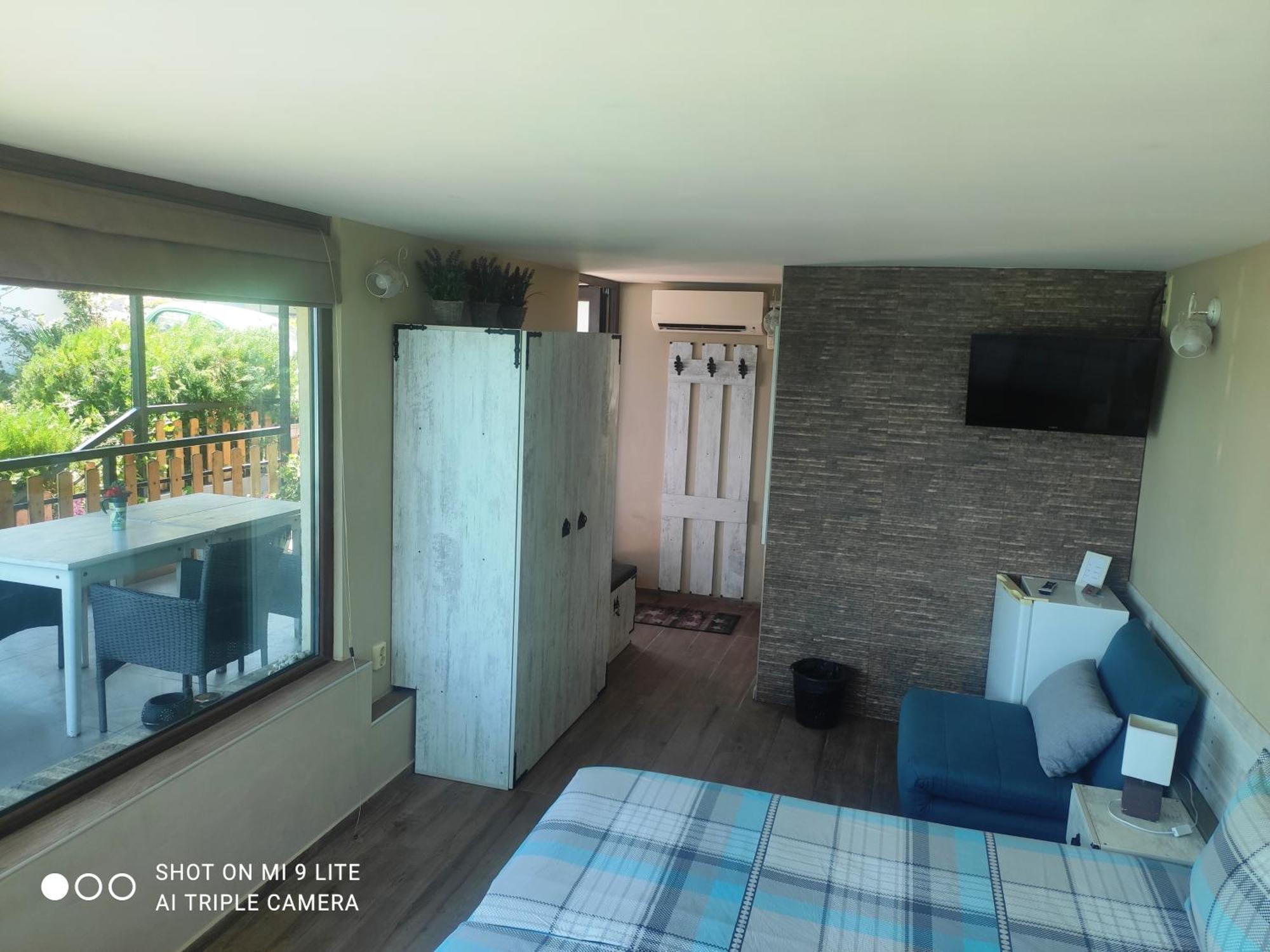 Hemingway Rooms In Happy Beach Варна Екстер'єр фото