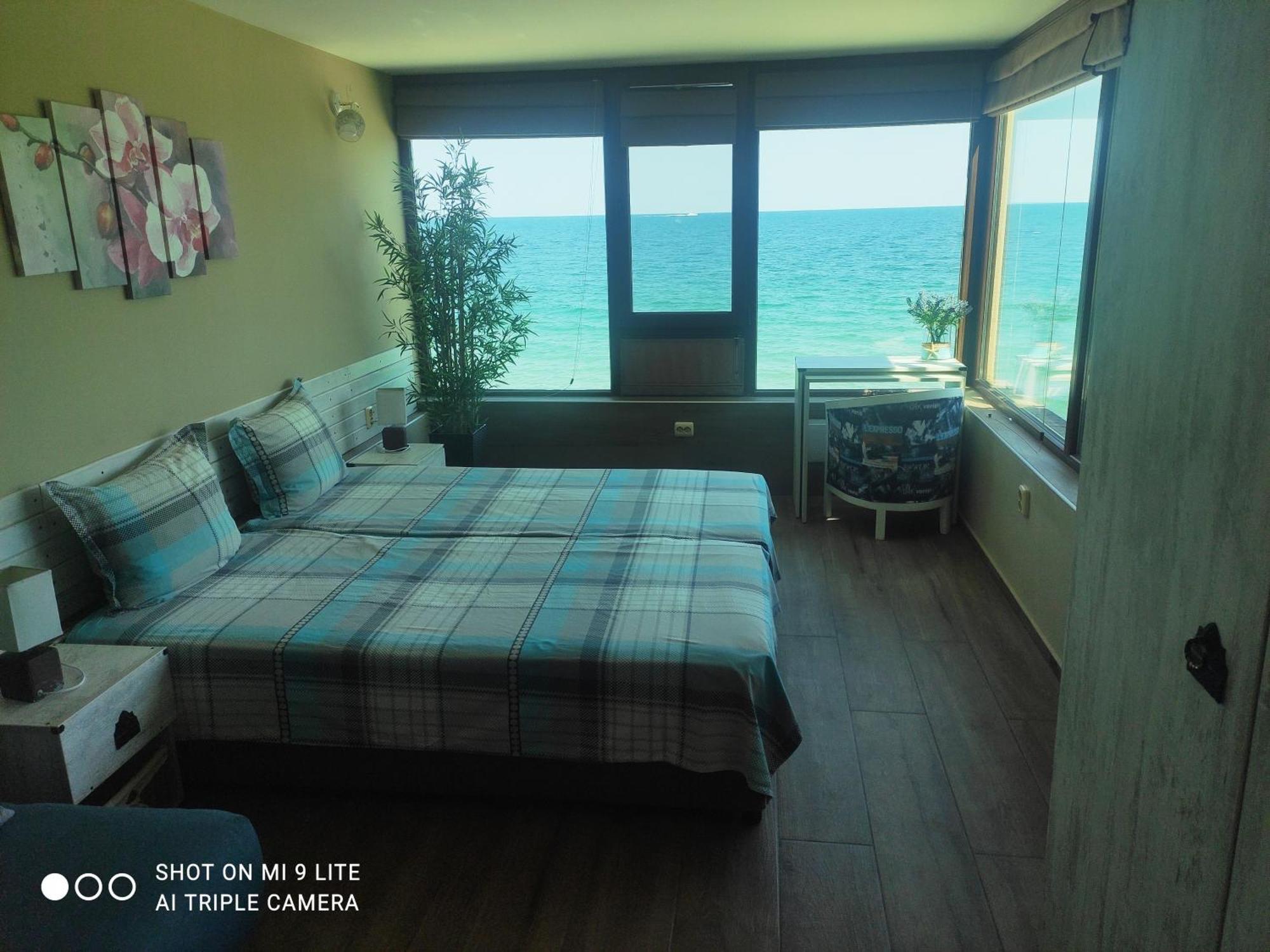 Hemingway Rooms In Happy Beach Варна Екстер'єр фото