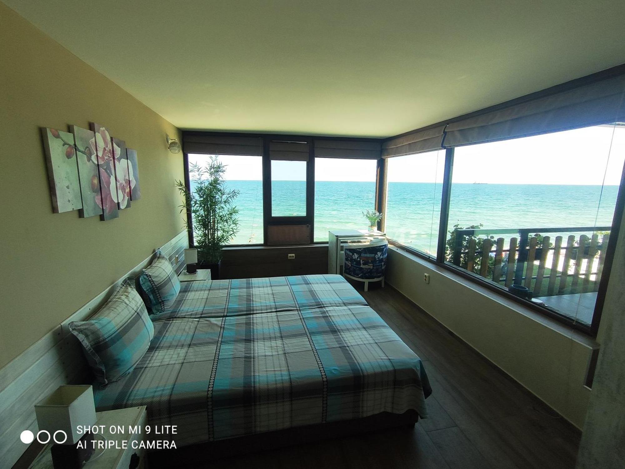Hemingway Rooms In Happy Beach Варна Екстер'єр фото