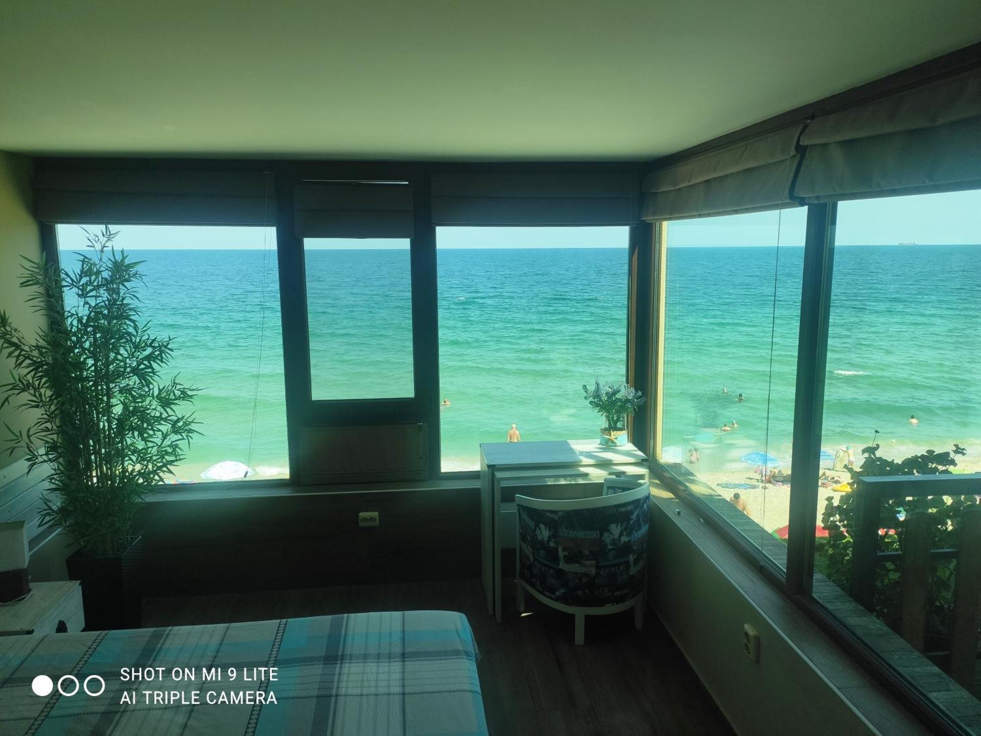 Hemingway Rooms In Happy Beach Варна Екстер'єр фото