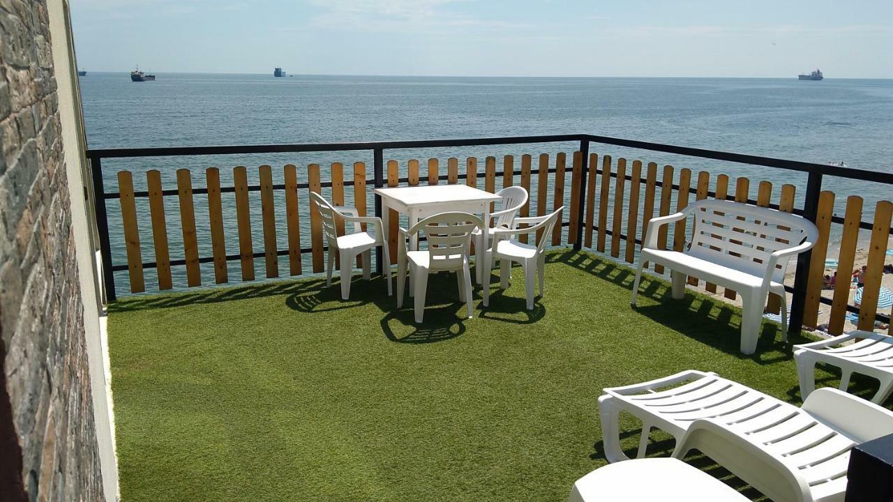 Hemingway Rooms In Happy Beach Варна Екстер'єр фото